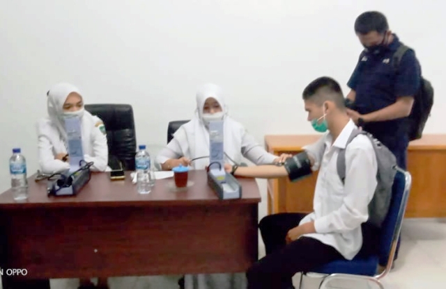 Peserta pelatihan di BLK Lubuk Sikaping divaksin